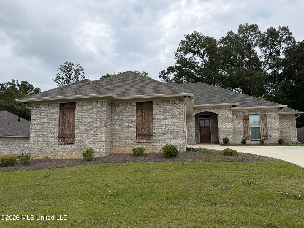 249 Hemingway Circle, Canton, MS 39046