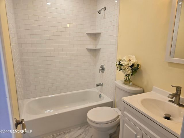 32 Sycamore Avenue, North Middletown, NJ 07748