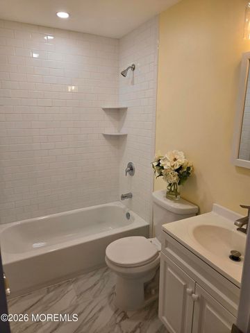 32 Sycamore Avenue, North Middletown, NJ 07748