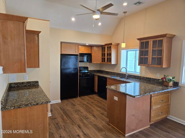 32 Sycamore Avenue, North Middletown, NJ 07748