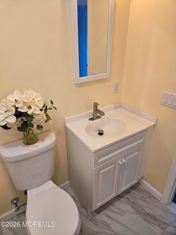32 Sycamore Avenue, North Middletown, NJ 07748