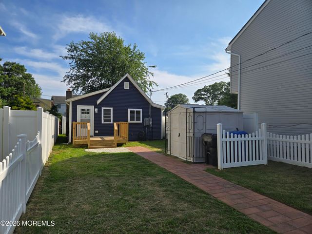 32 Sycamore Avenue, North Middletown, NJ 07748