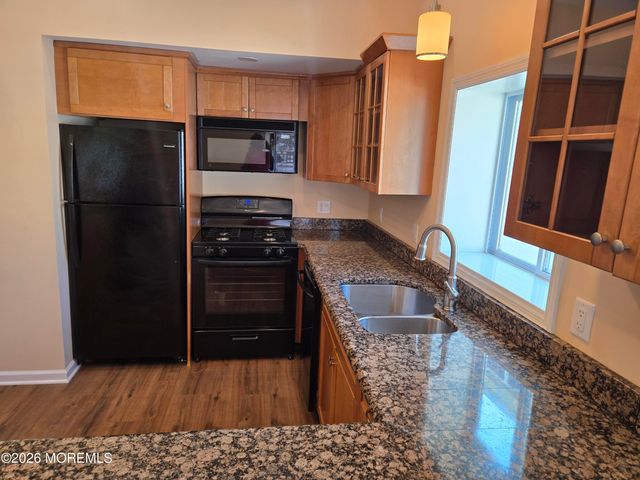 32 Sycamore Avenue, North Middletown, NJ 07748