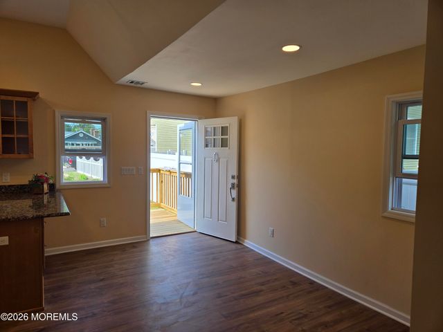 32 Sycamore Avenue, North Middletown, NJ 07748