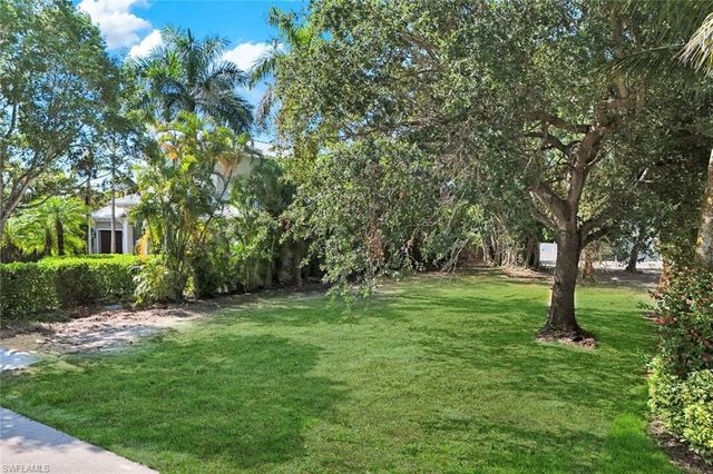 760 1st AVE N, Naples, FL 34102