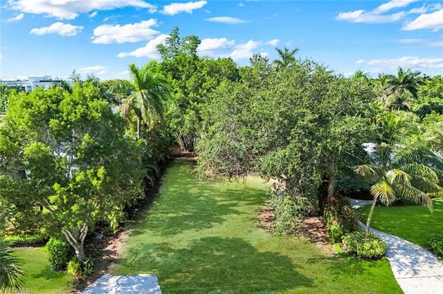 760 1st AVE N, Naples, FL 34102