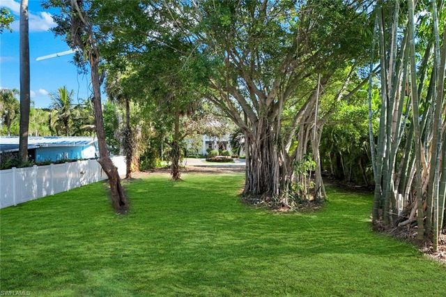 760 1st AVE N, Naples, FL 34102