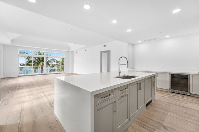 180 Lake Drive 2204, Palm Beach Shores, FL 33404