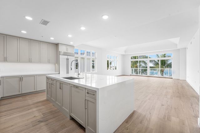 180 Lake Drive 2204, Palm Beach Shores, FL 33404