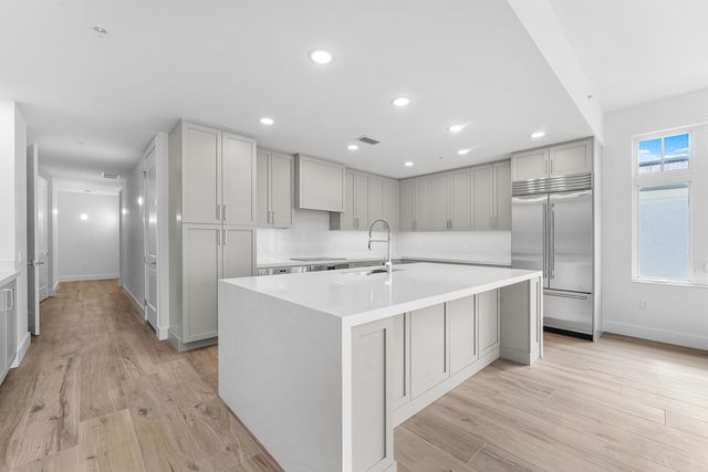 180 Lake Drive 2204, Palm Beach Shores, FL 33404