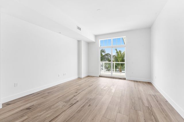 180 Lake Drive 2204, Palm Beach Shores, FL 33404