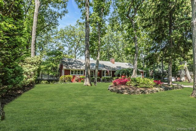 26 Marys Lane, Centerport, NY 11721