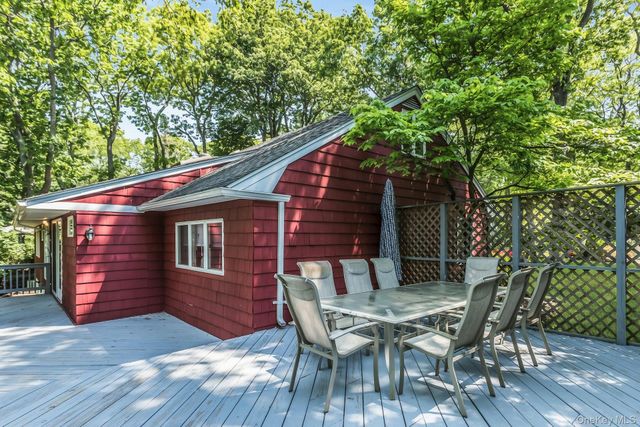 26 Marys Lane, Centerport, NY 11721