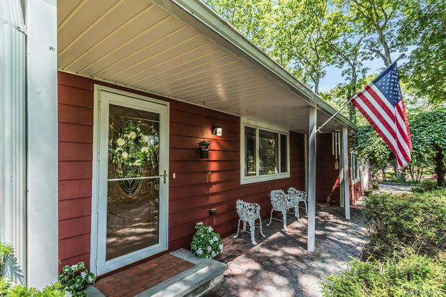 26 Marys Lane, Centerport, NY 11721