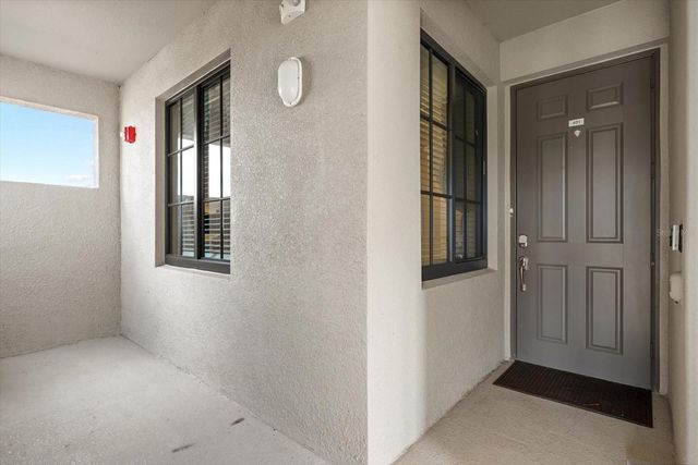 17520 GAWTHROP DRIVE 401, Lakewood Ranch, FL 34211