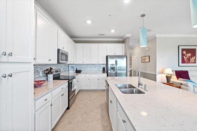 17520 GAWTHROP DRIVE 401, Lakewood Ranch, FL 34211