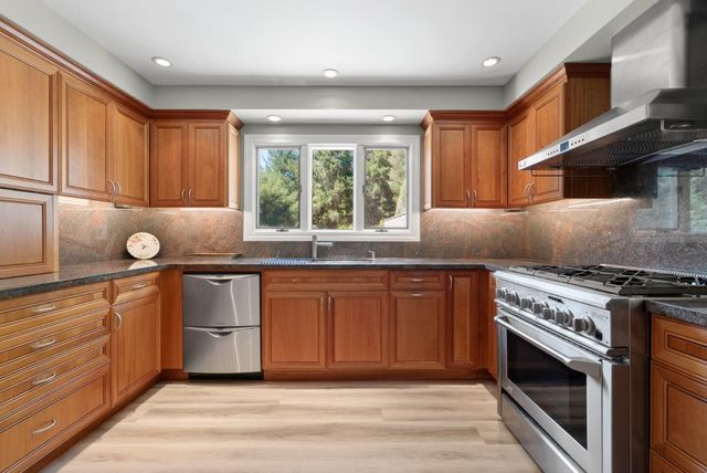 1880 Trout Gulch Road, Aptos, CA 95003