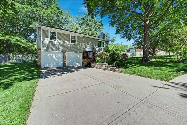 12908 S Brougham Drive, Olathe, KS 66062