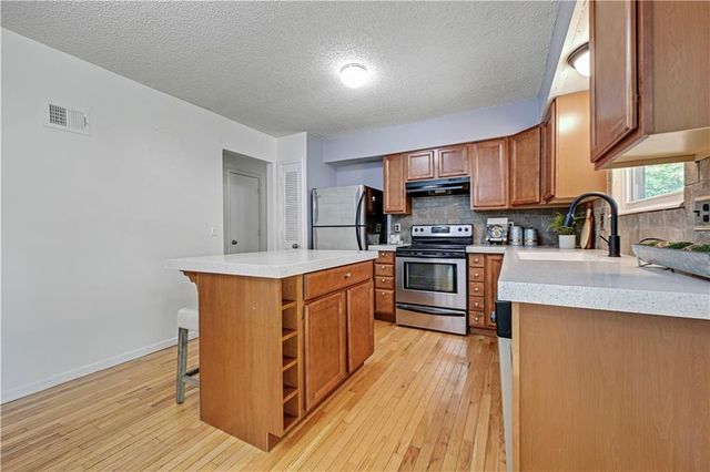 12908 S Brougham Drive, Olathe, KS 66062