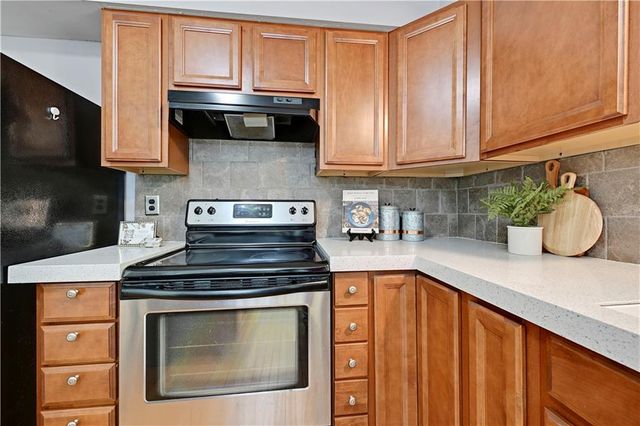 12908 S Brougham Drive, Olathe, KS 66062