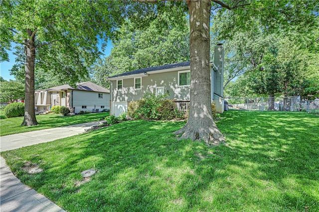 12908 S Brougham Drive, Olathe, KS 66062