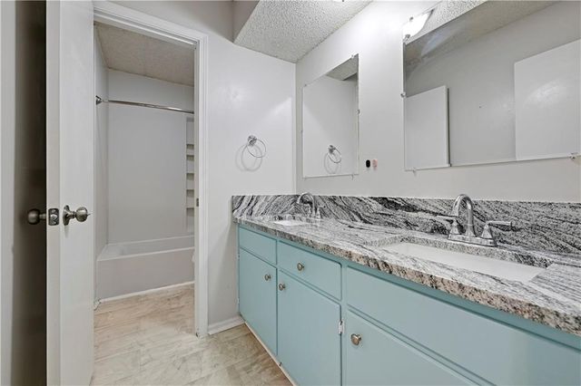 12908 S Brougham Drive, Olathe, KS 66062