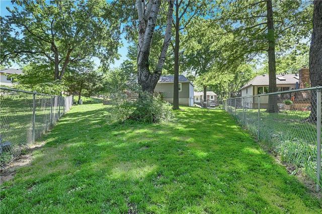 12908 S Brougham Drive, Olathe, KS 66062