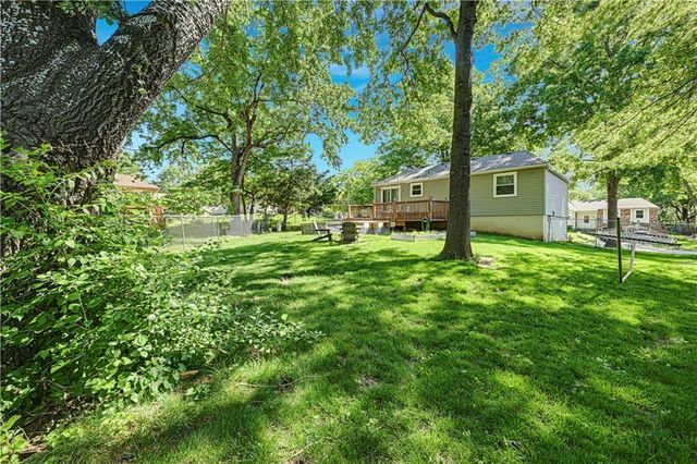 12908 S Brougham Drive, Olathe, KS 66062