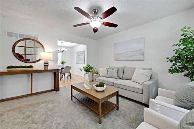 12908 S Brougham Drive, Olathe, KS 66062