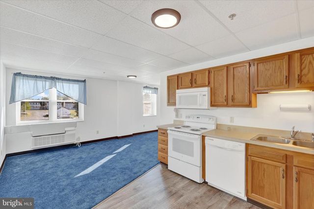 9 E 2ND AVE #302, Hanover, PA 17331