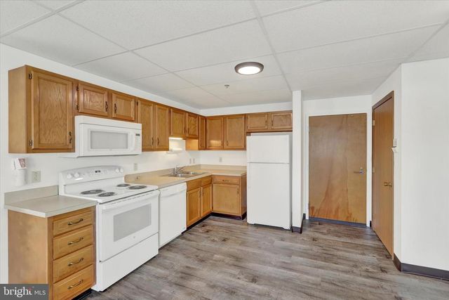 9 E 2ND AVE #302, Hanover, PA 17331