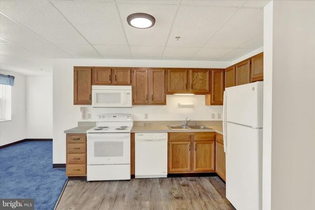 9 E 2ND AVE #302, Hanover, PA 17331