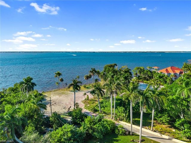 8661 Cajuput CV, Fort Myers, FL 33919