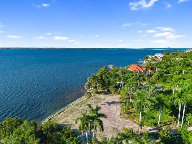 8661 Cajuput CV, Fort Myers, FL 33919
