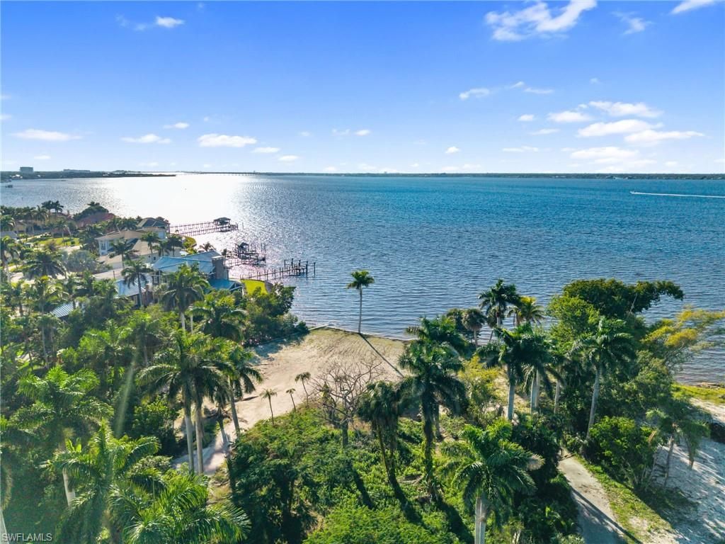 8661 Cajuput CV, Fort Myers, FL 33919