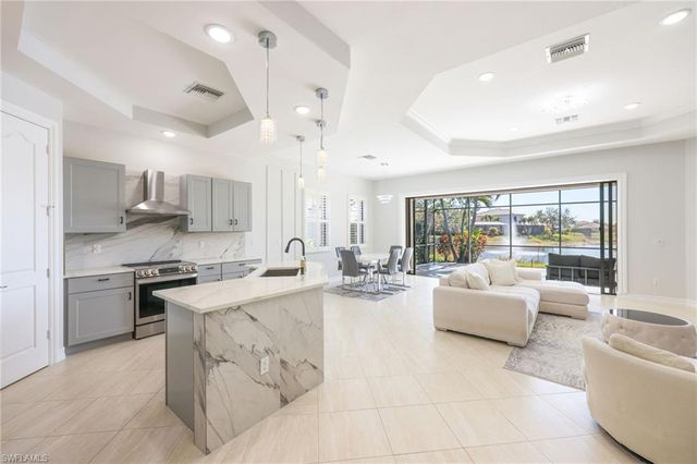 1419 Serrano CIR, Naples, FL 34105