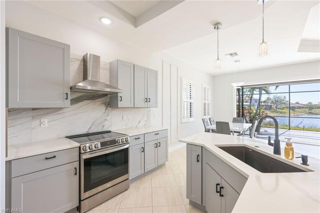 1419 Serrano CIR, Naples, FL 34105