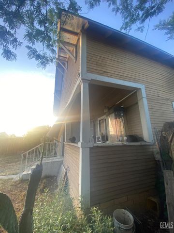618 Dolores Street, Bakersfield, CA 93305
