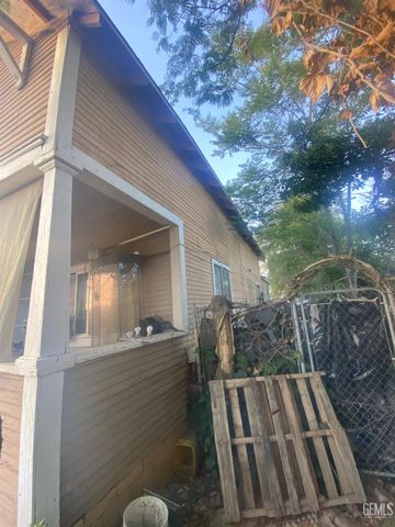618 Dolores Street, Bakersfield, CA 93305