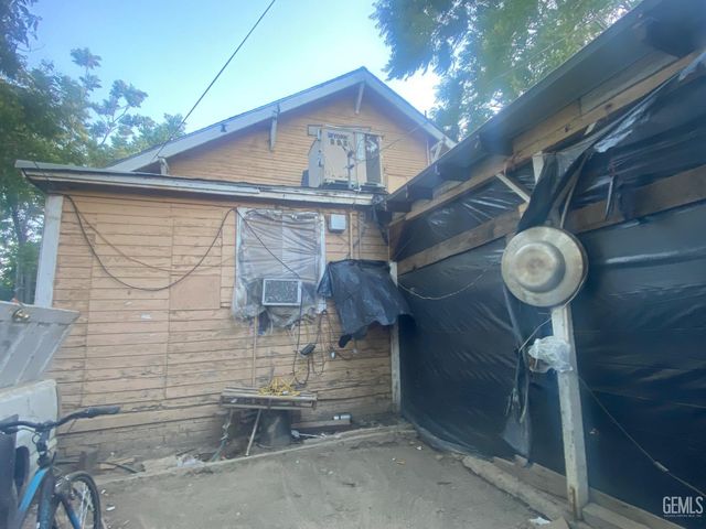 618 Dolores Street, Bakersfield, CA 93305