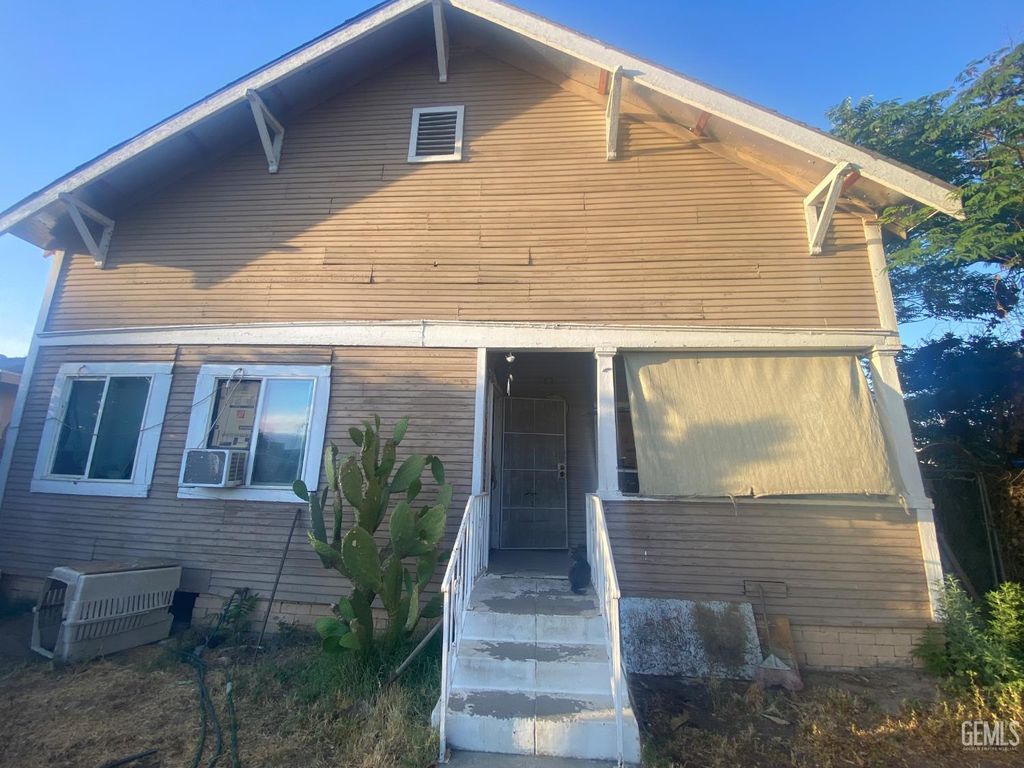 618 Dolores Street, Bakersfield, CA 93305