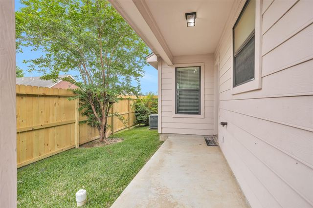 119 Golfview Drive, Conroe, TX 77356