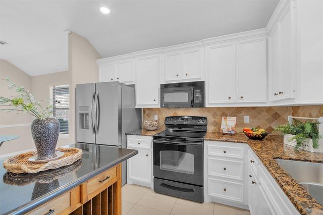 119 Golfview Drive, Conroe, TX 77356