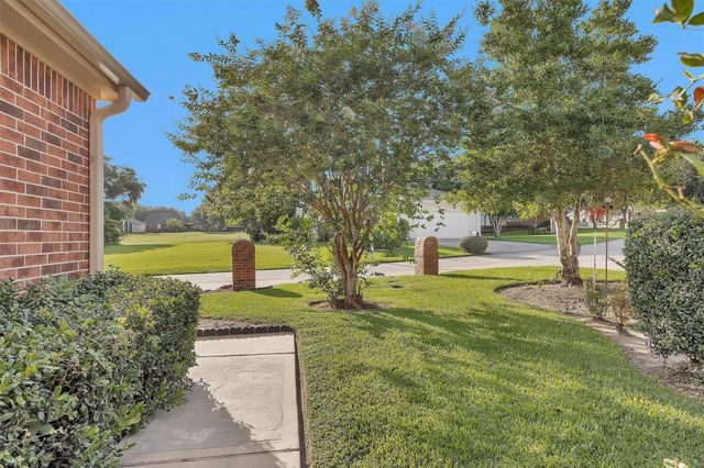 119 Golfview Drive, Conroe, TX 77356
