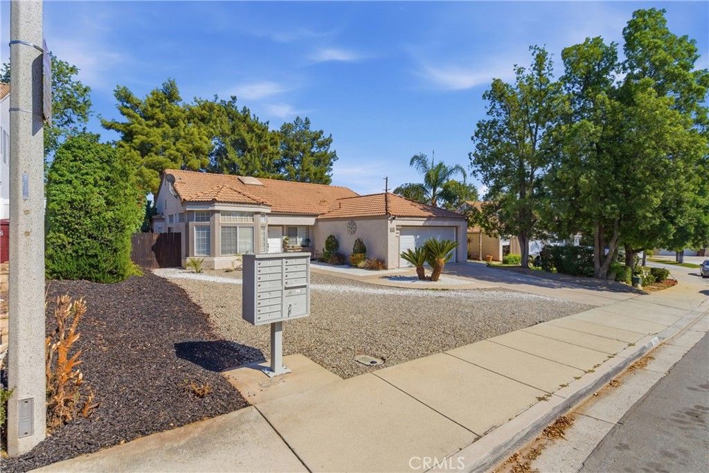 Image 2 of property listing at 12064 Flintlock trail, Moreno Valley, CA 92557