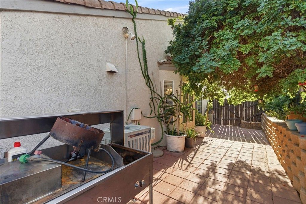 Image 37 of property listing at 12064 Flintlock trail, Moreno Valley, CA 92557