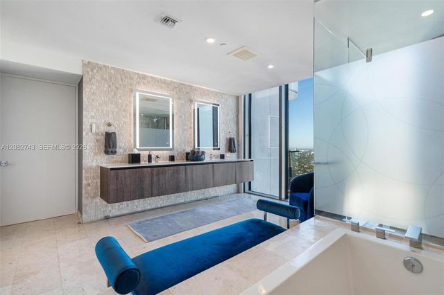 88 SW 7th Street 3801, Miami, FL 33130