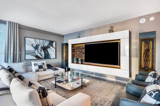88 SW 7th Street 3801, Miami, FL 33130