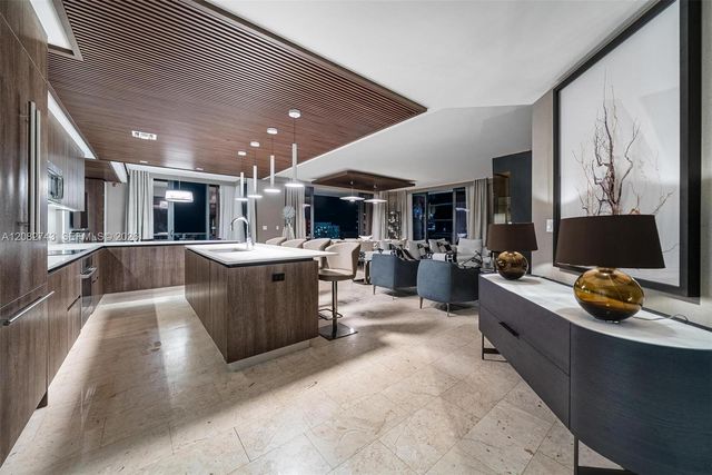 88 SW 7th Street 3801, Miami, FL 33130