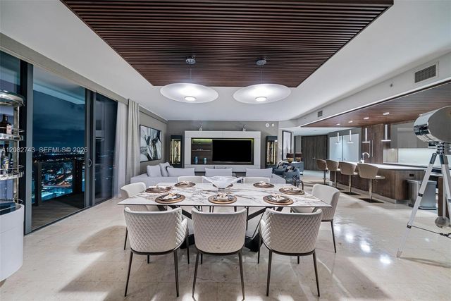 88 SW 7th Street 3801, Miami, FL 33130